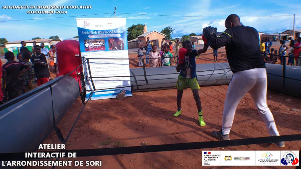 Activités interactives menées sur l'esplanade du Bureau d'arrondissement de SORI